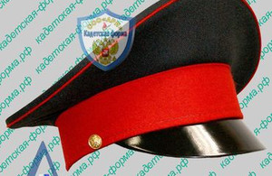 Фуражка черная, красный кант и околыш